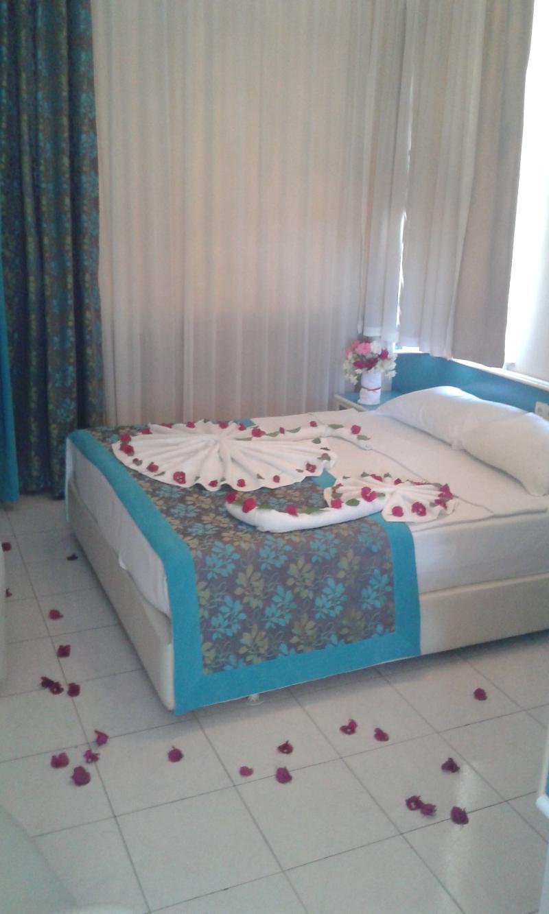אלאניה Rosella Hotel מראה חיצוני תמונה