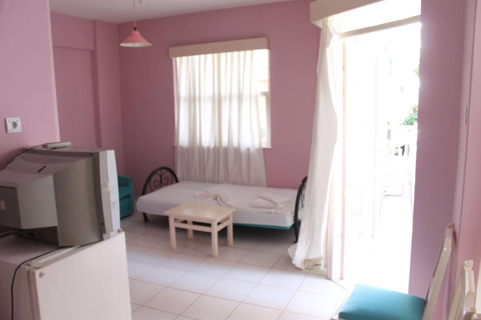 אלאניה Rosella Hotel מראה חיצוני תמונה